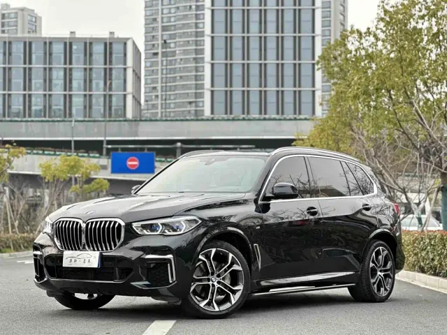 Фотография автомобиля — BMW X5