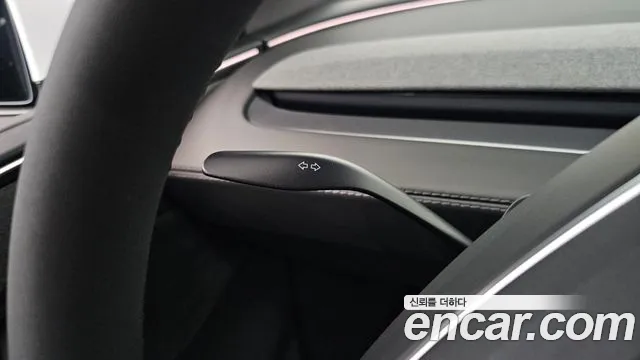 Tesla Model Y — Фото автомобиля 16