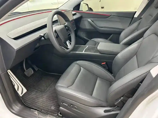 Tesla Model Y — Фото автомобиля 8
