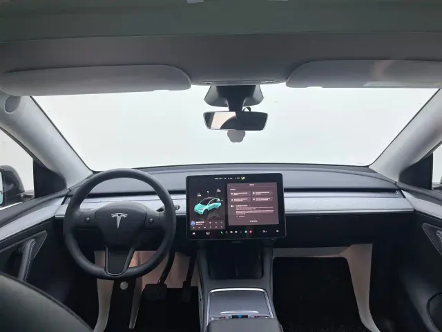 Tesla Model Y — Фото автомобиля 15