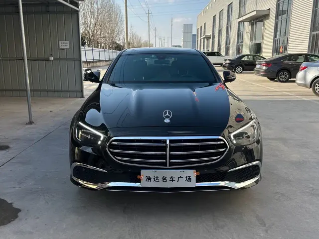 Mercedes-Benz E-Class — Фото автомобиля 2