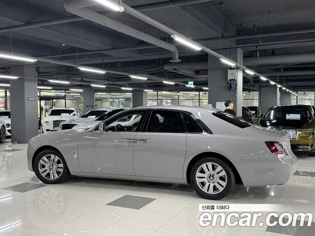 Rolls-Royce Ghost — Фото автомобиля 2