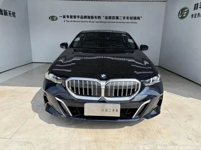 BMW BMW 5 Series 2025 530Li Premium M Sport Package — Фото автомобиля 3