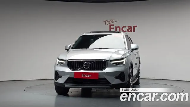 Volvo XC40 — Фото автомобиля 2