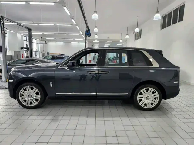Rolls-Royce Cullinan — Фото автомобиля 3