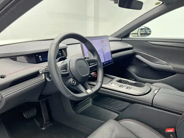 Xiaomi SU7 — Фото автомобиля 16