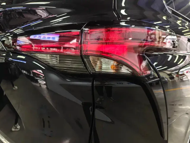 Toyota Granvia — Фото автомобиля 13