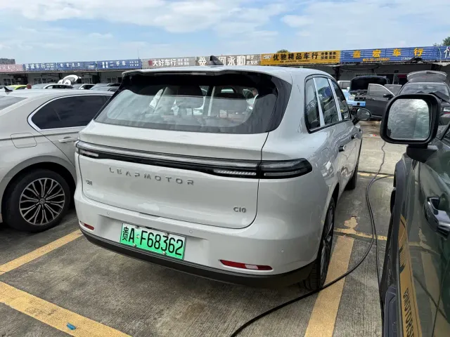 Leapmotor C10 — Фото автомобиля 16