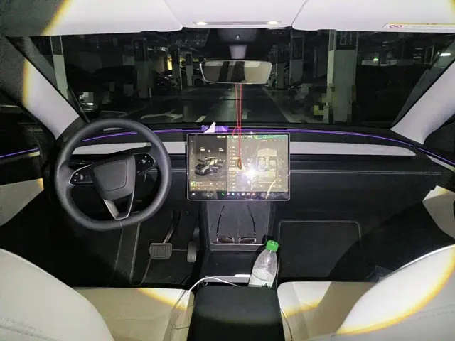 Tesla Model Y — Фото автомобиля 11