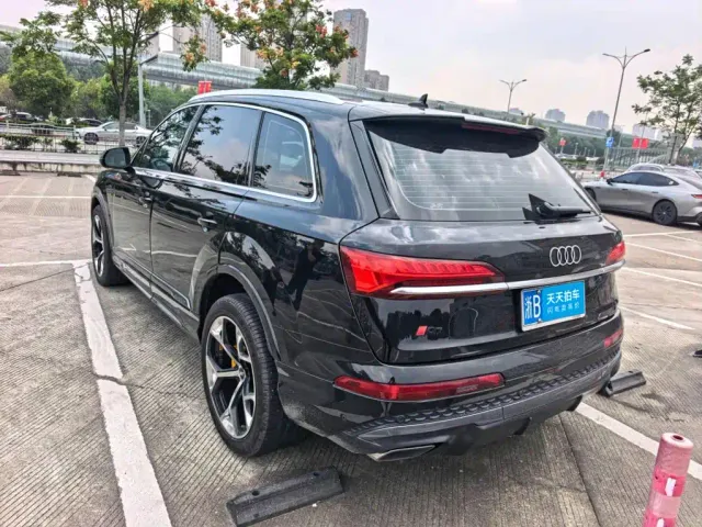 Audi Q7 — Фото автомобиля 2