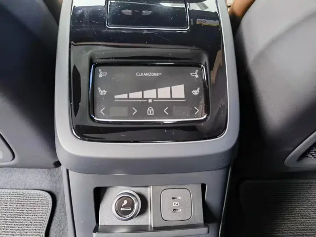 Volvo S90 — Фото автомобиля 13