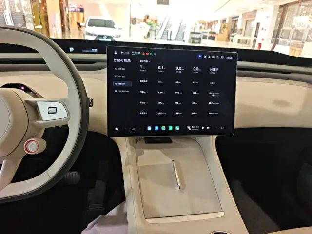 Xiaomi YU7 — Фото автомобиля 12