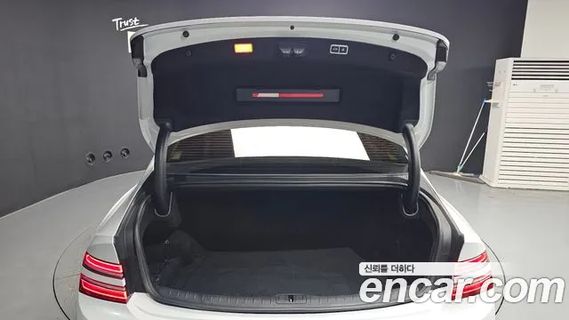 Genesis G80 Бензин 2.5 турбо AWD — Фото автомобиля 17