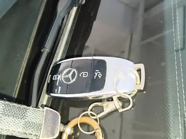 Mercedes-Benz E-Class — Фото автомобиля 8