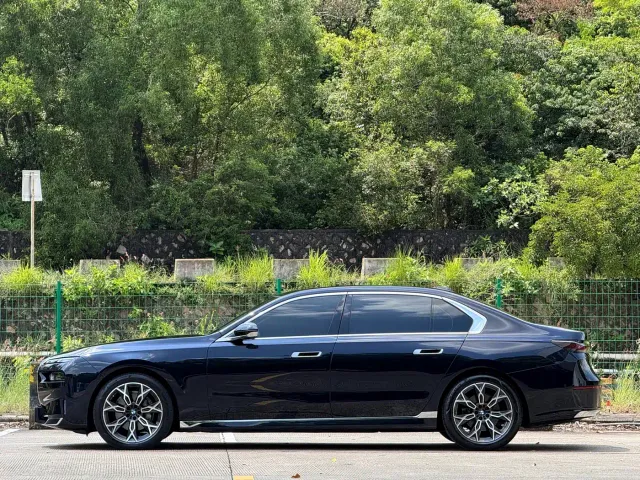 BMW 7 Series — Фото автомобиля 2