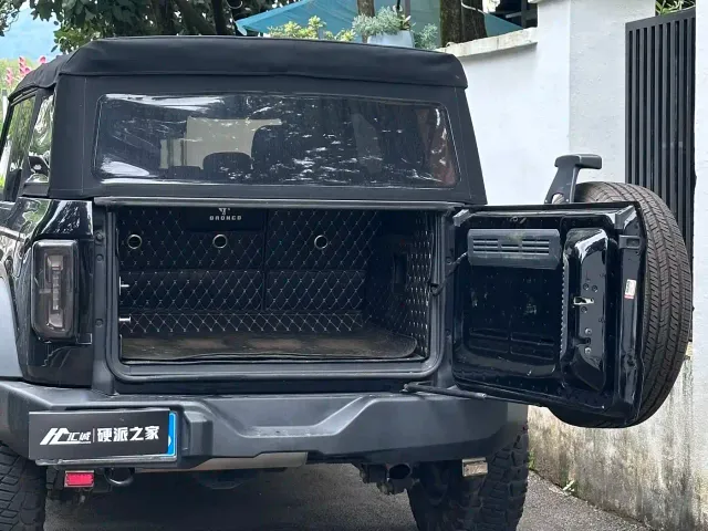 Ford Bronco — Фото автомобиля 10