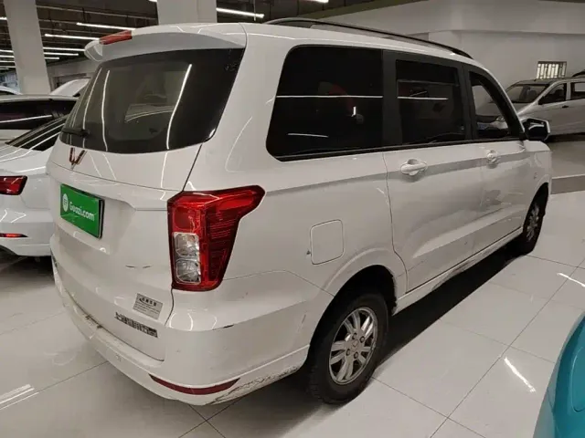 Wuling Hongguang — Фото автомобиля 6