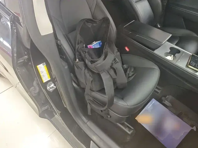 Tesla Model Y — Фото автомобиля 24