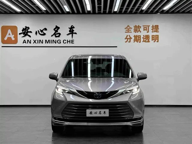 Toyota Sienna — Фото автомобиля 2