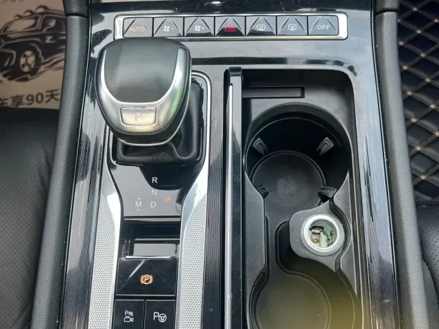 Hongqi H5 — Фото автомобиля 12