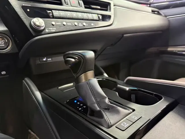Lexus ES — Фото автомобиля 14