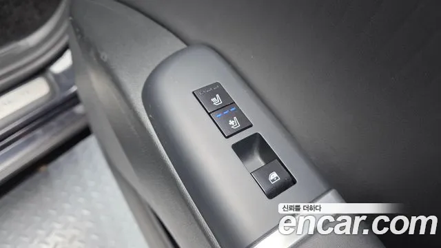 Hyundai Grandeur Grandeur (GN7) 2.5 Бензин 2WD — Фото автомобиля 18