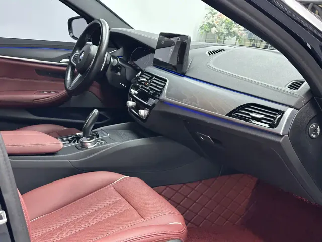 BMW 5 Series — Фото автомобиля 15