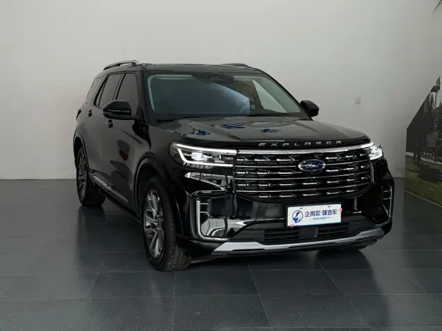 Ford Explorer — Фото автомобиля 3