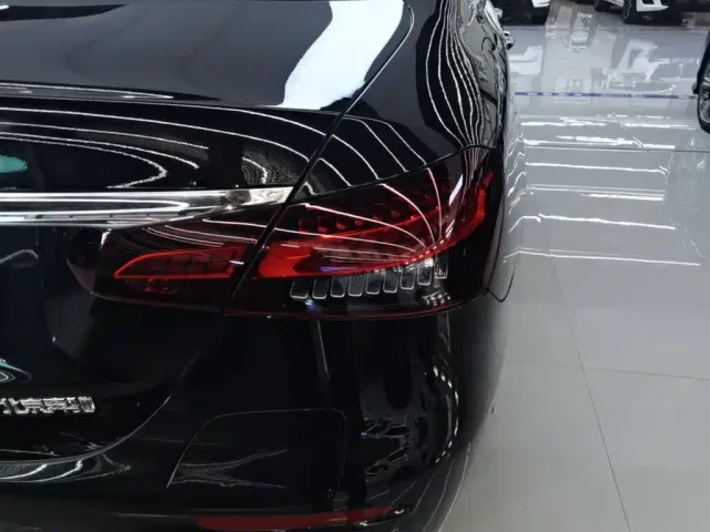 Mercedes-Benz E-Class — Фото автомобиля 7