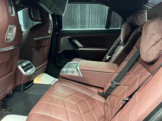 BMW 7 Series — Фото автомобиля 6