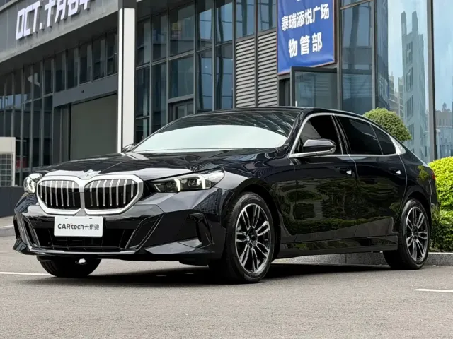 Фотография автомобиля — BMW 5 Series