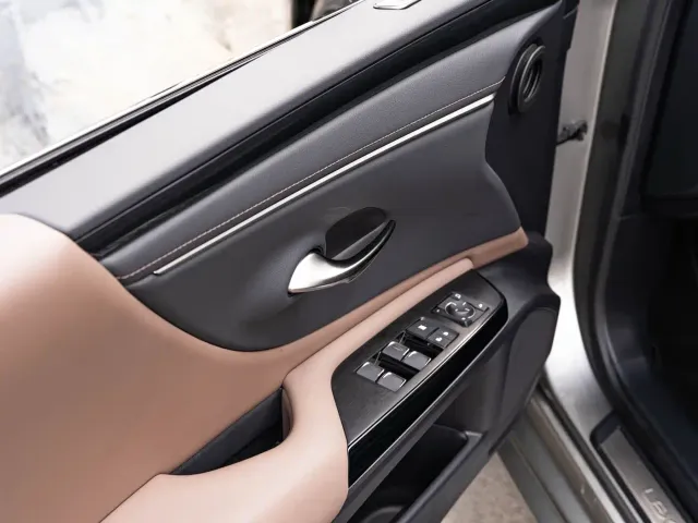 Lexus ES — Фото автомобиля 19