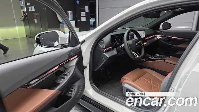 BMW 5 Series G60 — Фото автомобиля 15