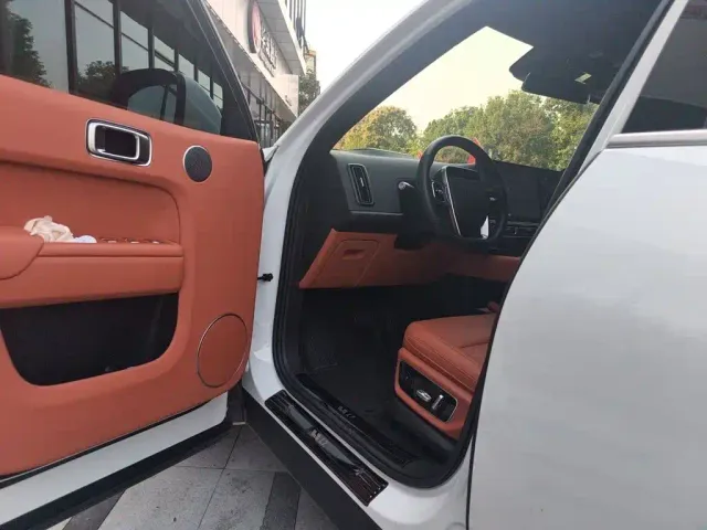 Li Auto L7 — Фото автомобиля 12