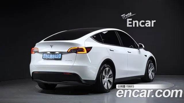 Tesla Model Y — Фото автомобиля 2