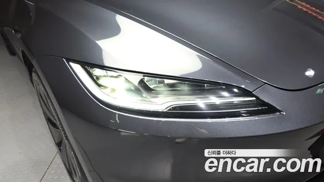 Tesla Model 3 — Фото автомобиля 21