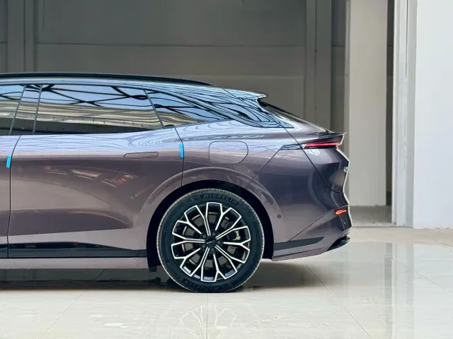 Zeekr 007 GT — Фото автомобиля 6