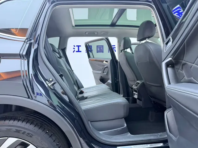 Volkswagen Tiguan L — Фото автомобиля 17