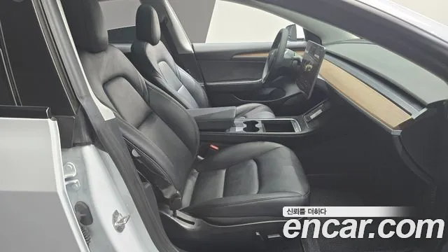 Tesla Model 3 — Фото автомобиля 11