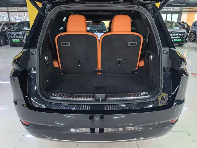 Li Auto L9 — Фото автомобиля 13