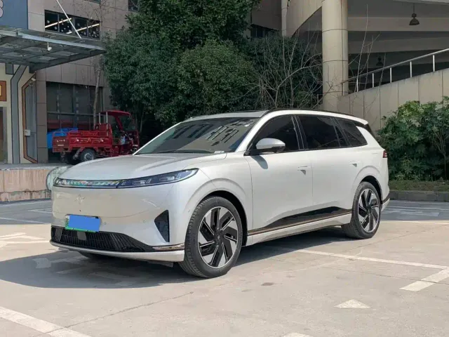 Фотография автомобиля — Dongfeng eπ 008