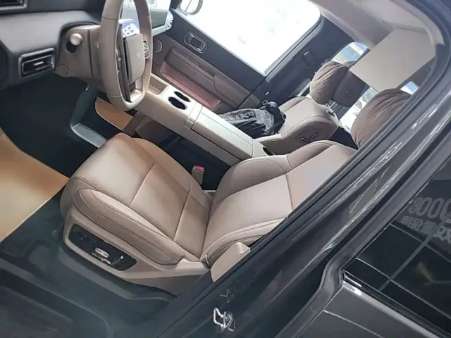Li Auto MEGA — Фото автомобиля 14