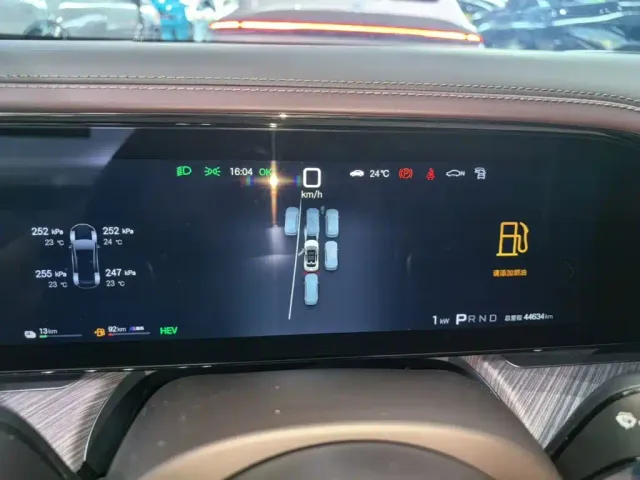 Denza Z9GT — Фото автомобиля 11