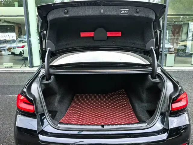 BMW 5 Series — Фото автомобиля 14