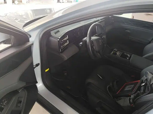 BYD Qin L — Фото автомобиля 15