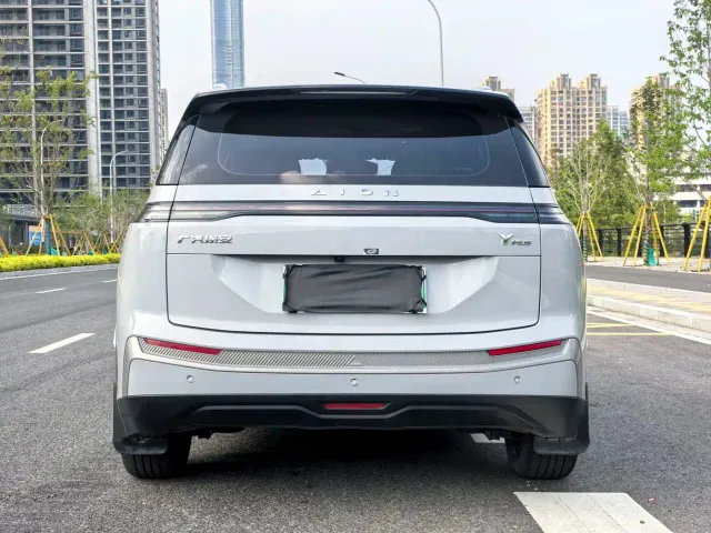 GAC Aion Y — Фото автомобиля 10