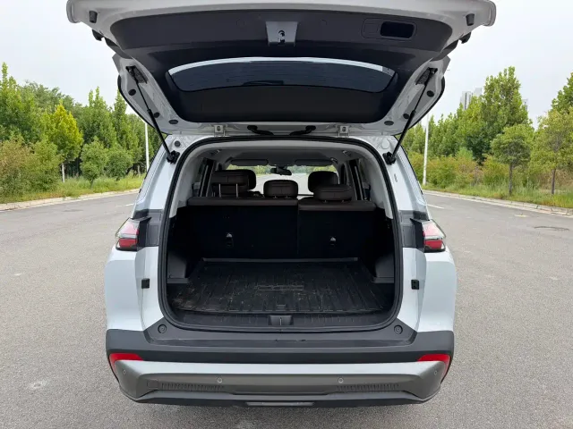 Wuling Starlight 560 — Фото автомобиля 14