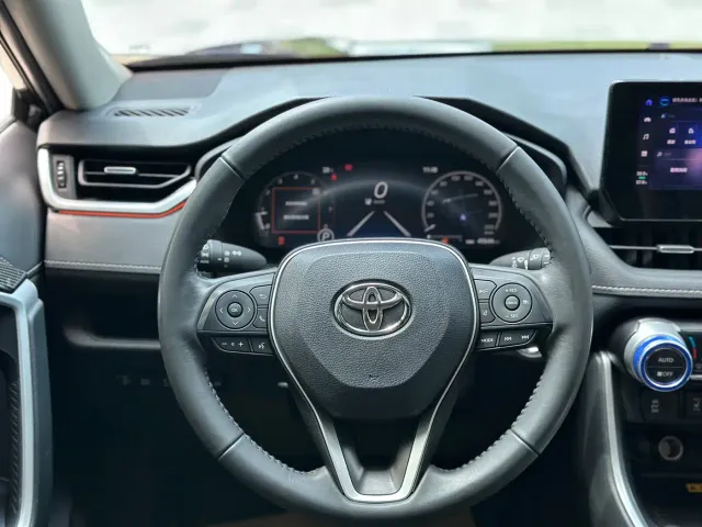 Toyota RAV4 — Фото автомобиля 13