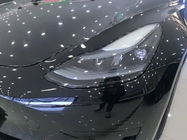 Tesla Model 3 — Фото автомобиля 23