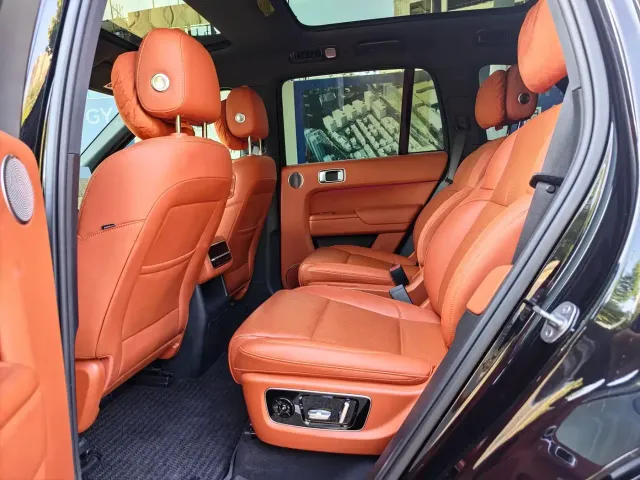 Li Auto L8 — Фото автомобиля 26